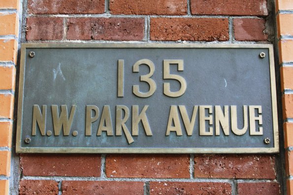 park_avenue_sign
