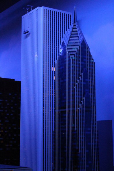 chi_skyscraper_night
